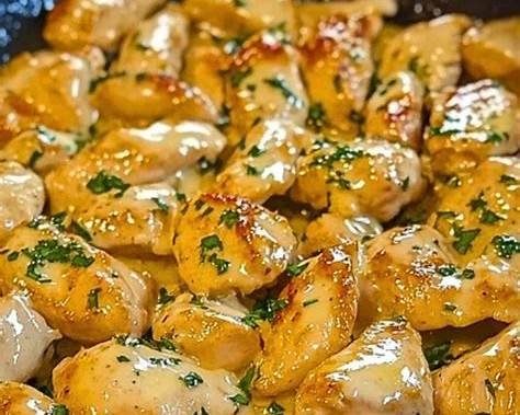 https://kitchenbykate.com/wp-content/uploads/2025/05/Texas-Roadhouse-Style-Garlic-Butter-Chicken-Skillet-1.jpg?utm_source=chatgpt.com